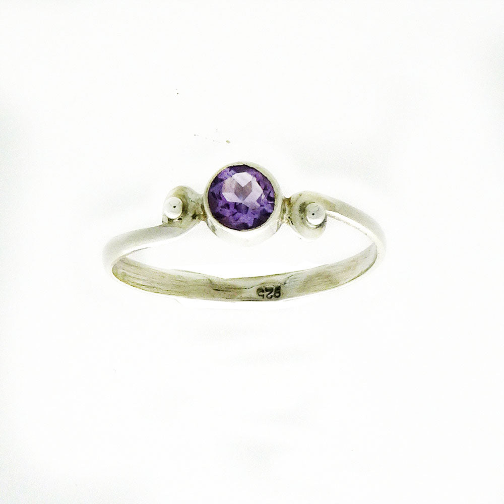 RA523 Ring Amethyst round 6mm cabochon