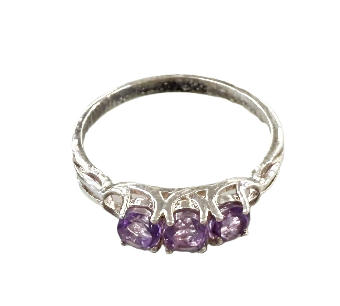 RA538L Ring Amethyst 3x Faceted stones