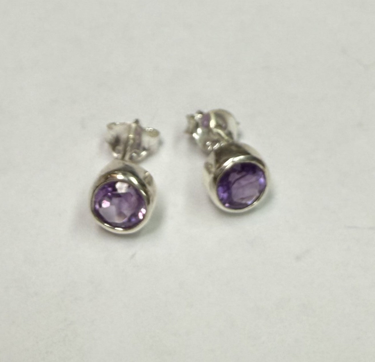 EA102 Amethyst Faceted 5mm Stud