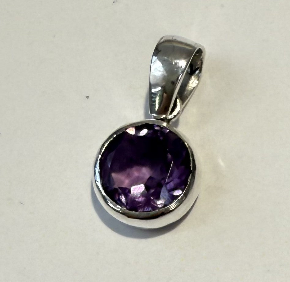 PA108   Amethyst Faceted 8mm Round Pendant
