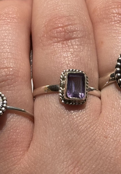 RA501L  Ring Amethyst 8x5mm faceted