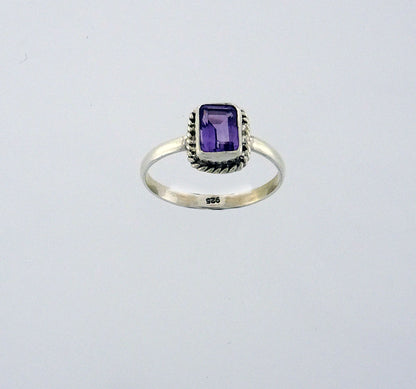 RA501L  Ring Amethyst 8x5mm faceted