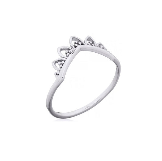 Ring with shaped crown